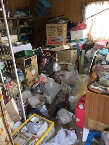 岩手・盛岡のゴミ屋敷 エイトSERVICE/ケース２作業前